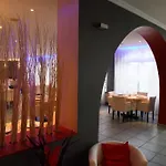 Logis Restaurant Le Castel Fleuri 2*