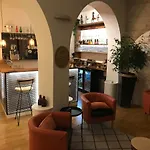 Logis Restaurant Le Castel Fleuri 2*