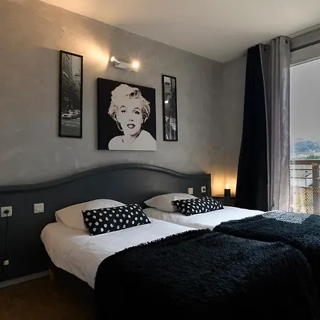 Logis Restaurant Le Castel Fleuri 2*
