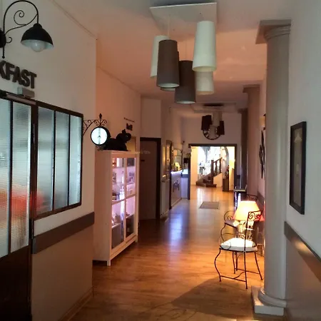 Logis Restaurant Le Castel Fleuri Hotel