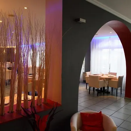Logis Restaurant Le Castel Fleuri 2*