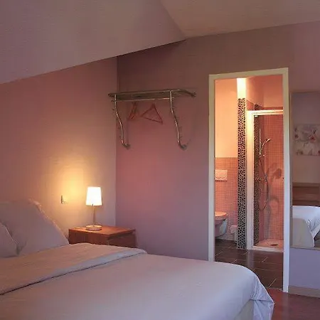 Logis Restaurant Le Castel Fleuri 2*