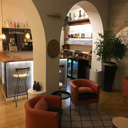 Logis Restaurant Le Castel Fleuri 2*