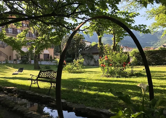 Hotell Logis Restaurant Le Castel Fleuri 2*