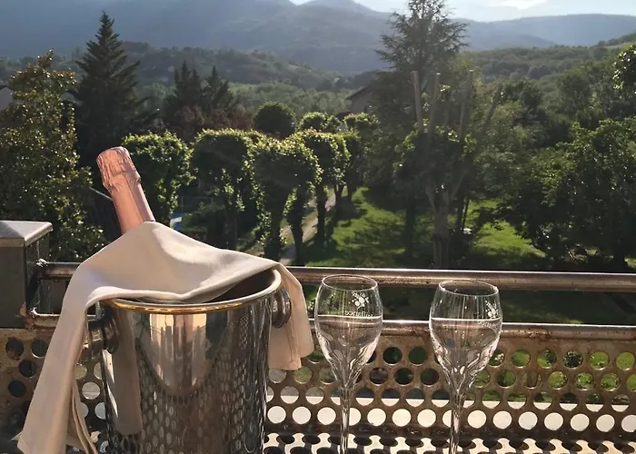 Hotell Logis Restaurant Le Castel Fleuri Saint-Jean-en-Royans