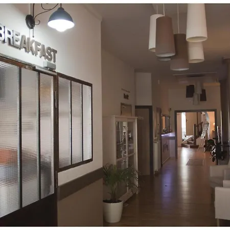 호텔 Logis Restaurant Le Castel Fleuri 생-장-앙-로양