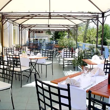 Le Castel Fleuri Hotel