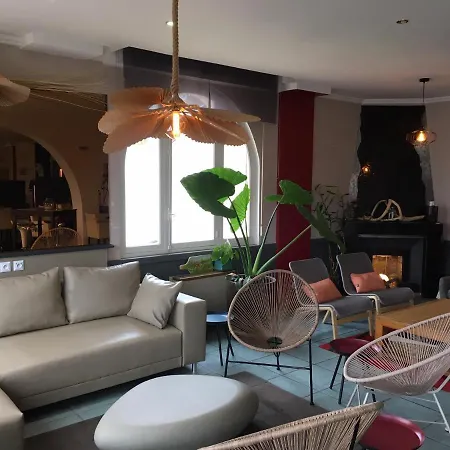 Logis Restaurant Le Castel Fleuri 호텔 2*
